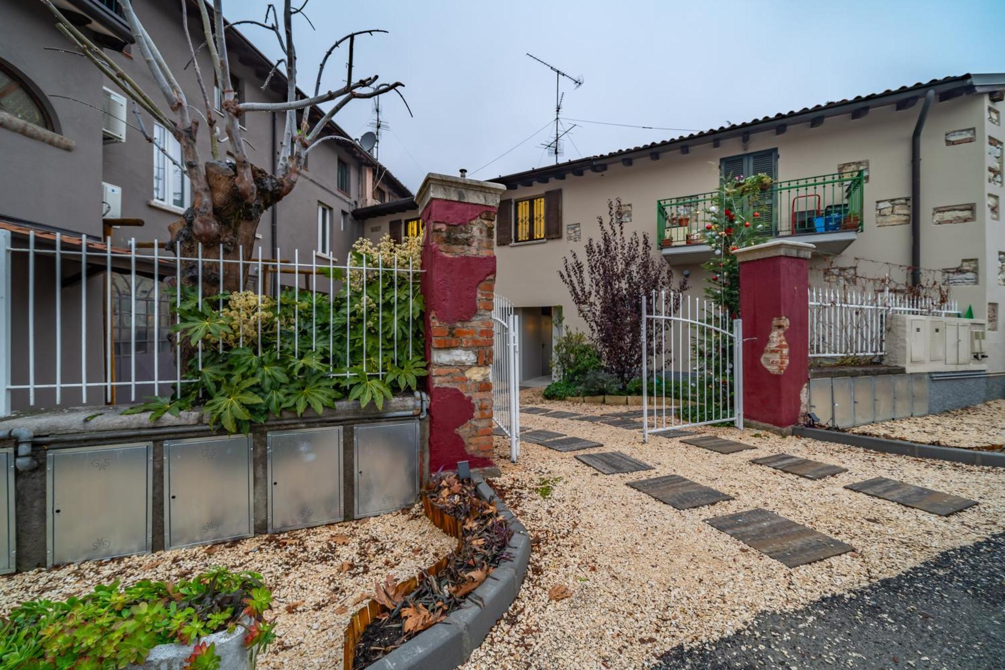 布雷西亚Cascina Conicchio - Metro Station - By Host4U公寓 外观 照片